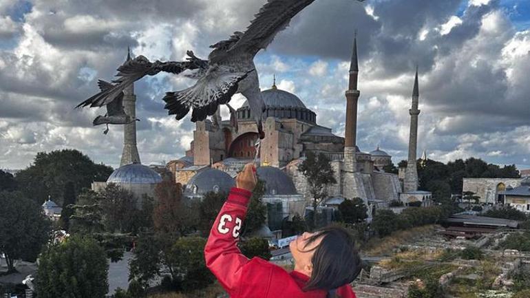 Wanda Naradan Ayasofya önünde poz İstanbulu gezdi