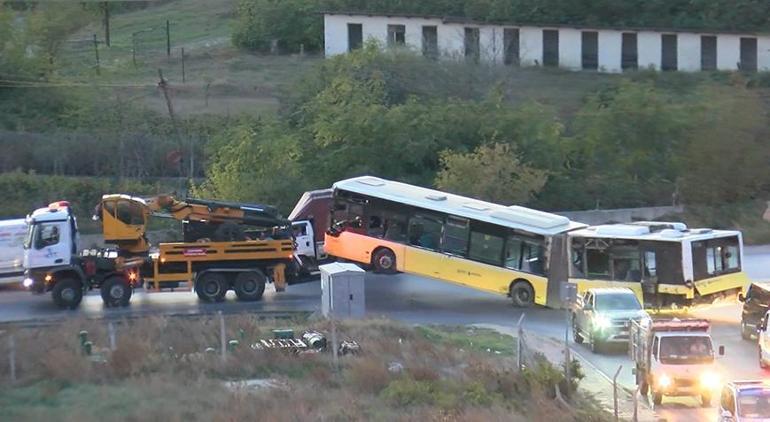 Başakşehirde İETT otobüsü devrildi