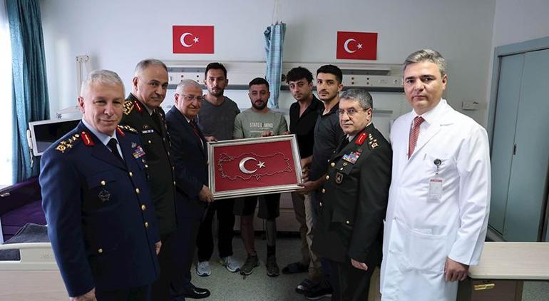 Milli Savunma Bakanı Yaşar Güler tedavileri devam eden gazileri ziyaret etti