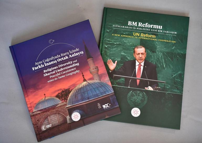 Cumhurbaşkanı Erdoğandan BMdeki liderlere iki kitap