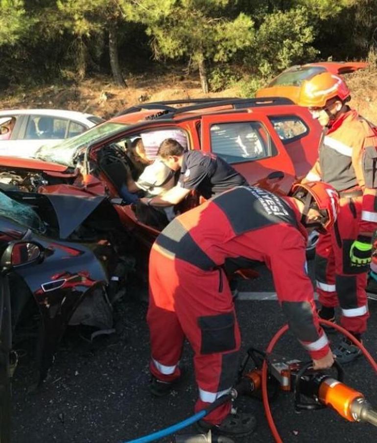 Otomobil karşı şeride geçip cipe çartı: 2 ölü, 2 yaralı
