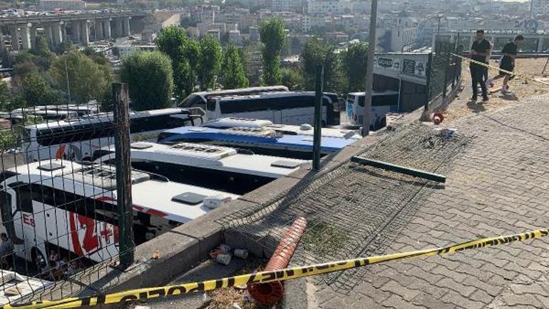 İstanbulda feci ölüm Yaslandığı tel çit koptu