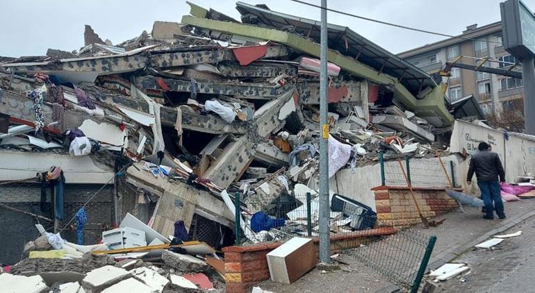 Depremde 26 kişinin öldüğü binanın sorumlularının 22,5 yıl hapsi isteniyor