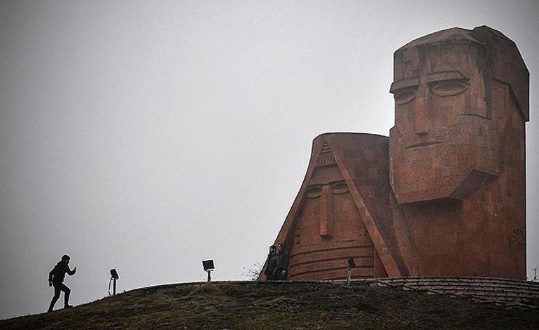 Karabağdaki ayrılıkçı rejim paramparça Dünya medyası: Ani bir son