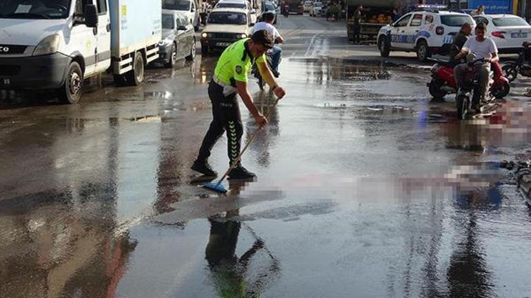 Adanada korkunç olay: Polis kan gölüne dönen yolu çekpasla temizledi