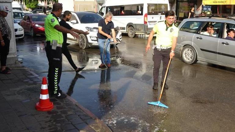 Adanada korkunç olay: Polis kan gölüne dönen yolu çekpasla temizledi