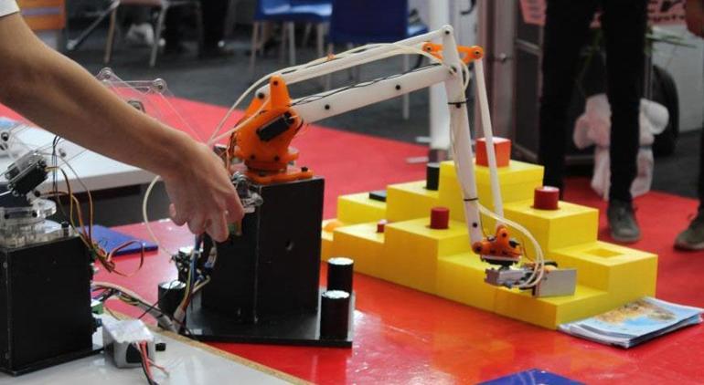 Büyük gurur Robot yarışmasında dünya birincisi ve ikincisi oldular