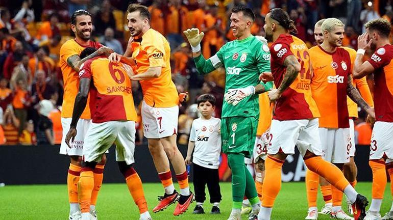 Manchester United maçı öncesi Galatasaraya iki isimden kötü haber İşte Okan Burukun kadro tercihi