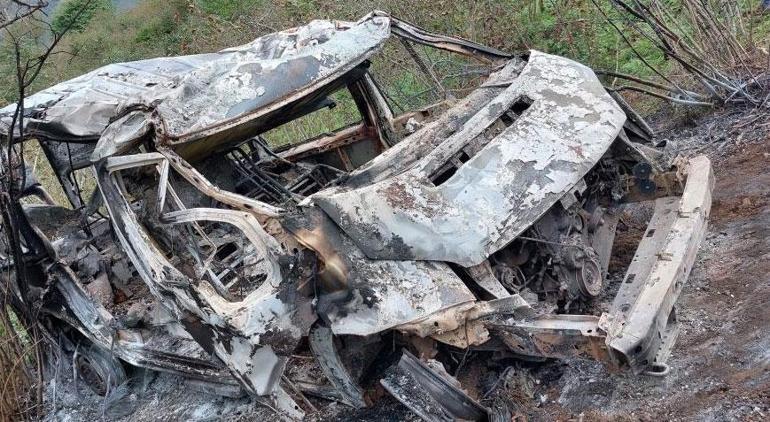 Samsunda feci kaza Okul servisi 112 metre yuvarlanıp yandı: 2si öğretmen 4 yaralı