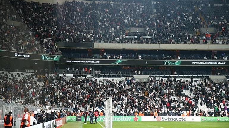 Öfkeli Beşiktaş taraftarı stadı uzun süre terk etmedi İbrahim Üzülmez devreye girdi