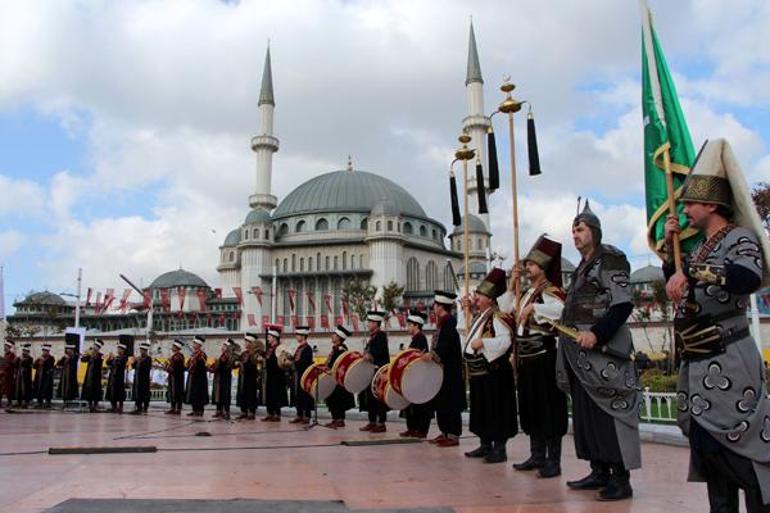 İstanbulun kurtuluşunun 100. yıldönümü Taksimde törenle kutlandı