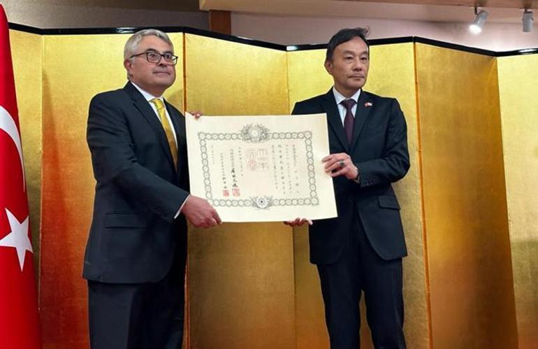 Japonyadan eski Tokyo Büyükelçisi Meriçe Altın ve Gümüş Yıldız, Yükselen Güneş Nişanı