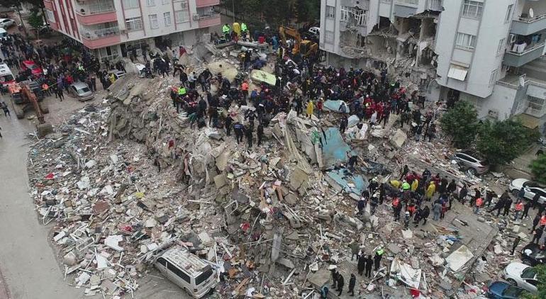 Depremde tüm ailesini kaybetti Evsiz kalan genç kıza kiracı şoku
