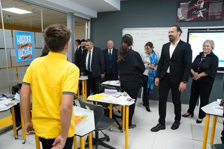 Alexandru Giboi, Demirören Medya ve Teknoloji Mesleki ve Teknik Anadolu Lisesini gezdi