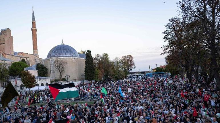 İstanbulda Filistin’e destek yürüyüşü Ayasofyada dua edildi