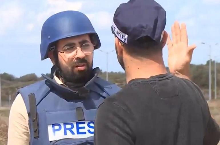 İsrail polisi canlı yayını bastı: İyi şeyler söyleyeceksin, Gazze toz olacak toz