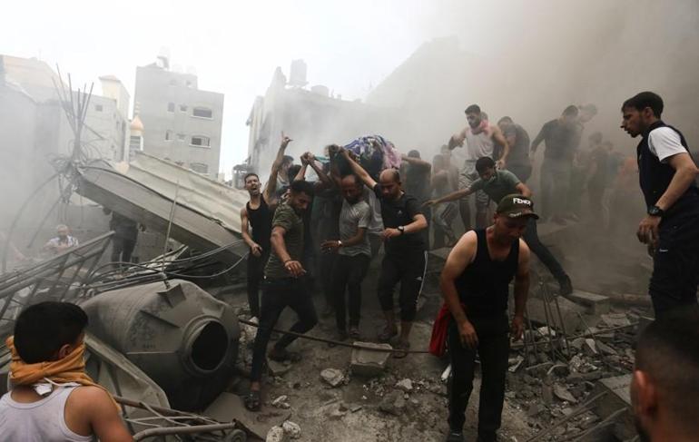 İsrail polisi canlı yayını bastı: İyi şeyler söyleyeceksin, Gazze toz olacak toz