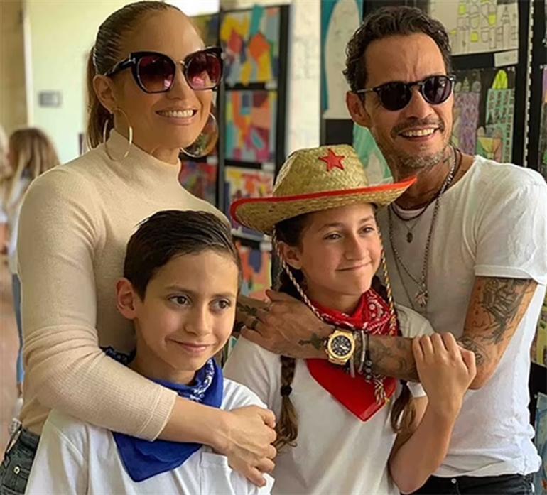 Jennifer Lopez ve kızı Emme bit pazarında görüntülendi