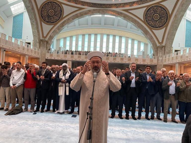 Ali Erbaş, Filistindeki saldırılarda ölenler için gıyabi cenaze namazı kıldırdı