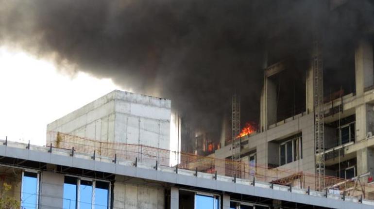Ataşehirde inşaatta yangın: Çok sayıda itfaiye ekibi sevk edildi
