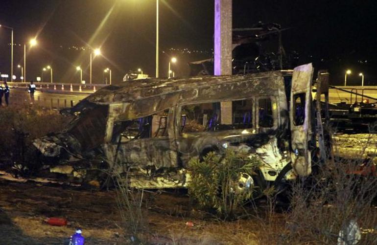 Tankerin çarptığı araçlar alev aldı 3 ölü, 11 yaralı