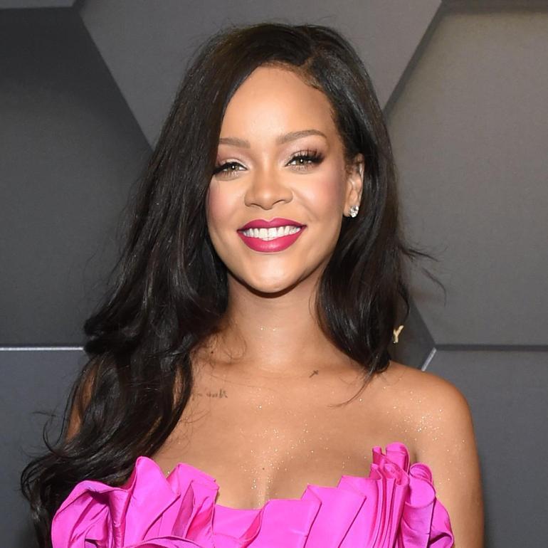 Rihanna sahnelere dönüyor 40 milyon dolarlık anlaşmaya imza attı