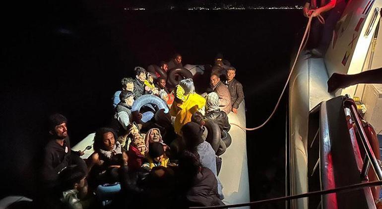 Kamyonun kasası ile şişme botta 100 göçmen yakalandı