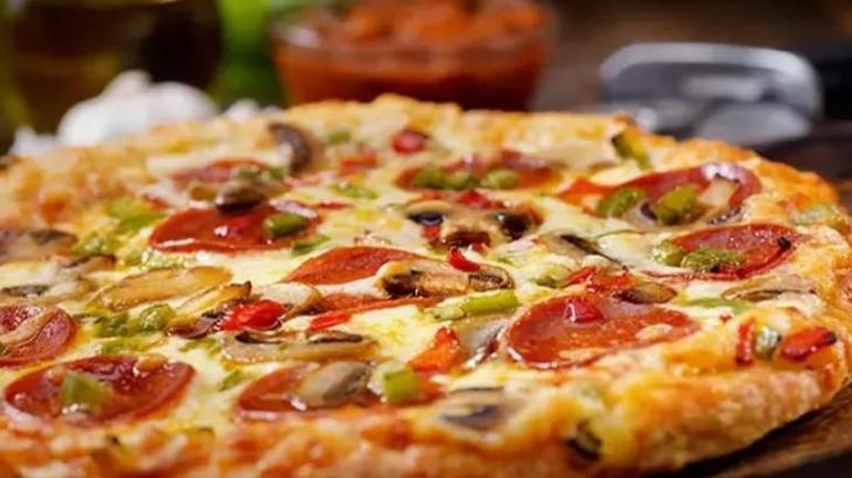 İtalyanları kıskandıran pizza tarifi: Hamuru incecik oluyor