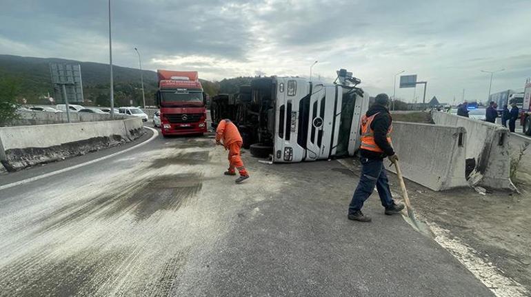 TEMde TIR kazası Uzun araç kuyrukları oluştu