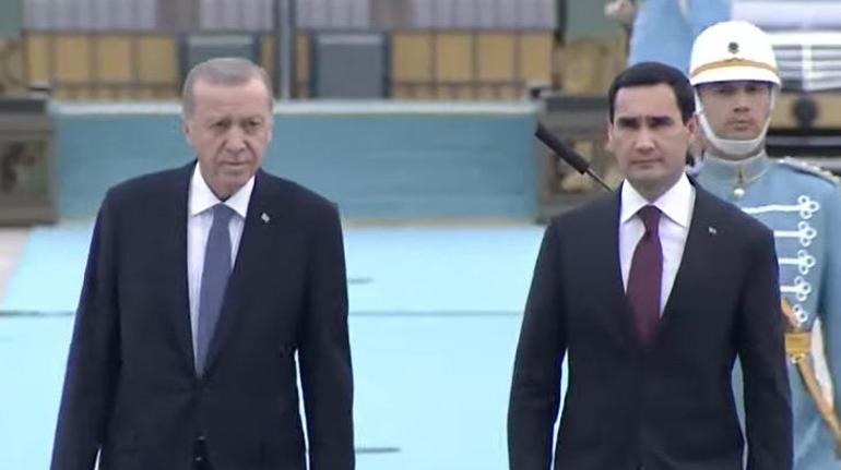 Cumhurbaşkanı Erdoğan, Berdimuhammedovu resmi törenle karşıladı
