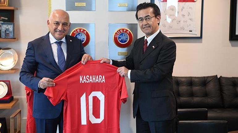 Yoichi Fukazawa ve Kenichi Kasaharadan TFF Başkanı Mehmet Büyükekşiye ziyaret