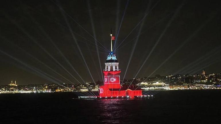 Kız Kulesi Türk bayrağı ile ışıklandırıldı Her yerde güzel
