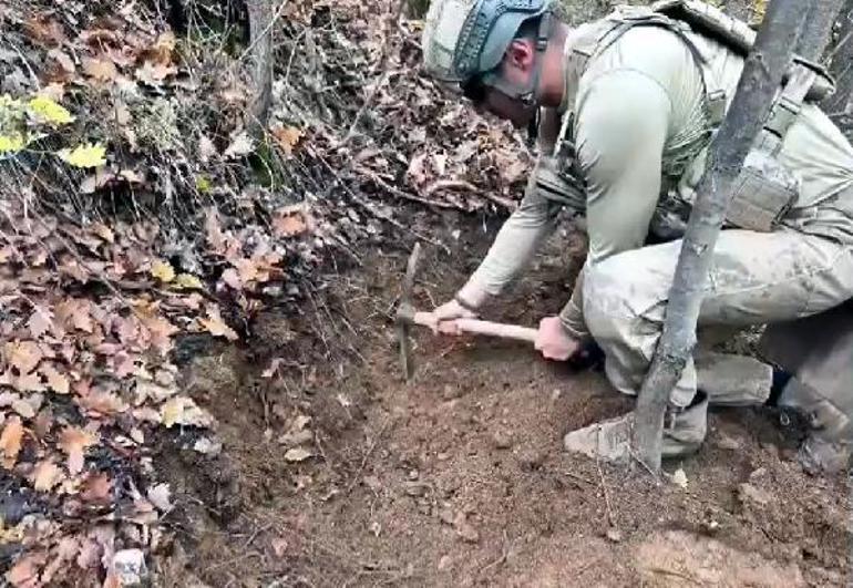 Bitlis kırsalında toprağa gömülü silah ve mühimmat ele geçirildi