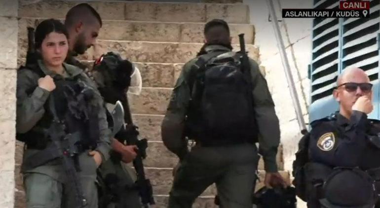 İşgal altında üçüncü cuma İsrail polisi gaz bombaları ile Filistinlilere müdahale ediyor