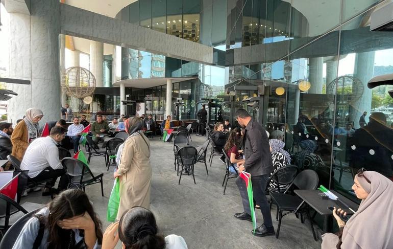 AK Parti Gençlik Kolları’ndan 81 ilde Starbucks’ta ‘yer kapatma eylemi’