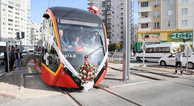 Bakan Özhaseki raylı taşıma sistemi açılışına katıldı