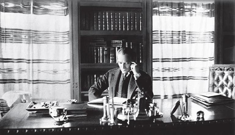 Kurucu Atatürk