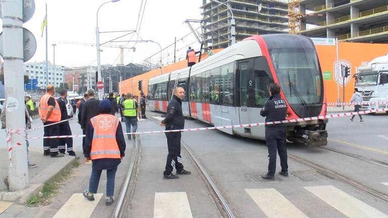 İstanbulda tramvay arızası Seferler durdu, vatandaş yürüdü