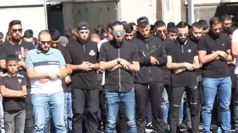 Son dakika... Mescid-i Aksada cuma namazı İsrail polisi biber gazıyla müdahale etti