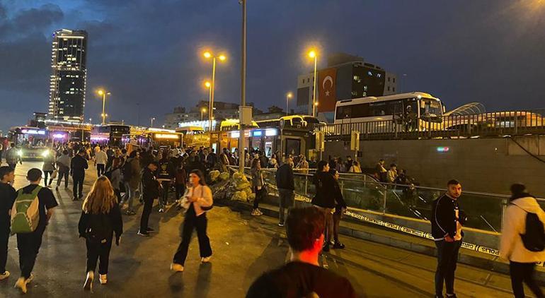 Mecidiyeköy metrobüs durağındaki şüpheli paket fünye ile patlatıldı