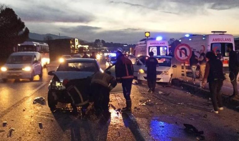 Bursada feci kaza İki otomobil çarpıştı: 1 ölü, 6 yaralı