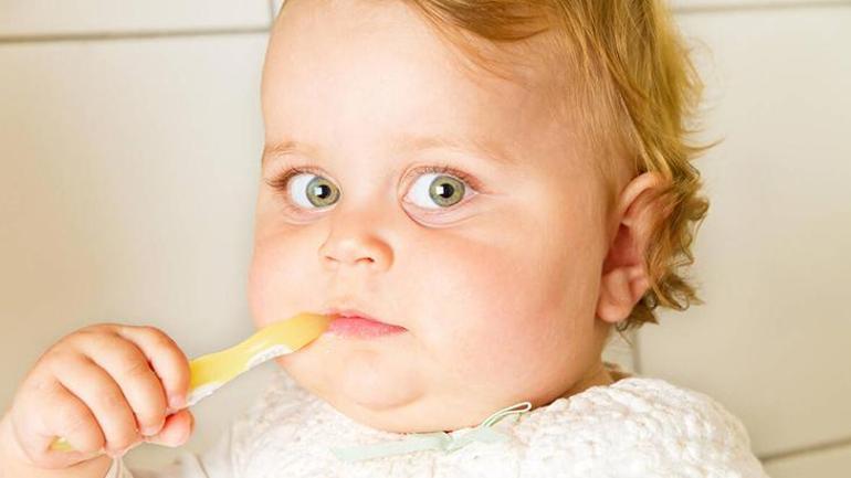 6-12 aylık dönemde çıkmaya başlıyor Bebeklerin diş bakımını ihmal etmeyin