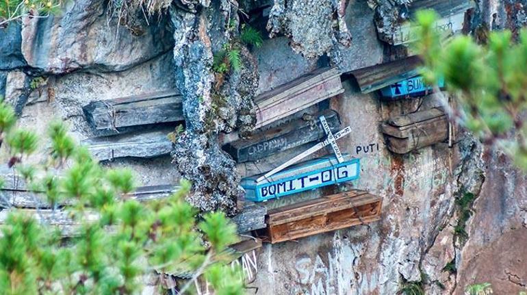 Ölülerini akbabalara yem ediyorlar Kan dondursa da sebebi çok başka