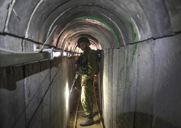 İsrailli yetkilinin yalanı patladı Hamasın tünellerine intihar köpekleri
