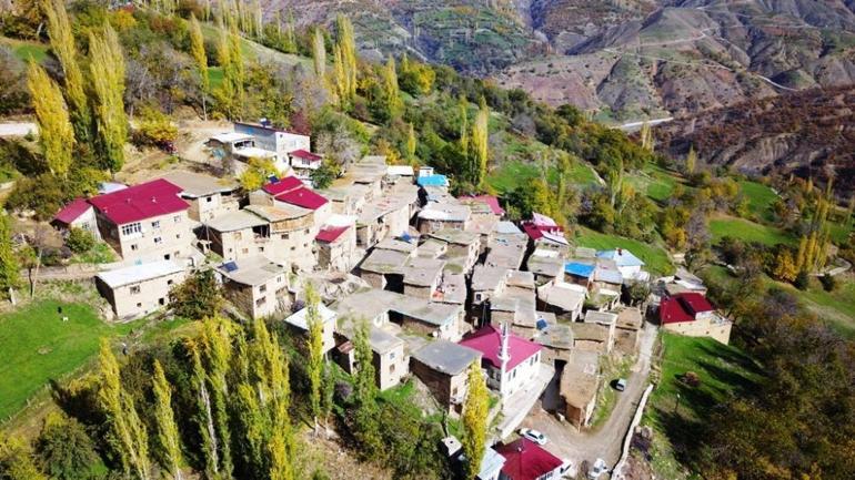 Türkiyede bir masal diyarı 300 yıllık taş evler büyülüyor