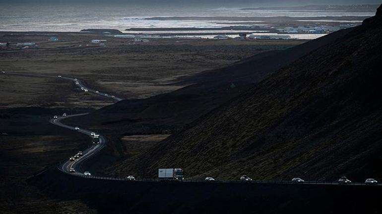 Deprem fırtınasını tahliye emri izledi İzlandada yanardağ her an patlayabilir
