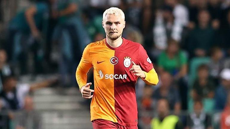 Galatasarayda iki ayrılık birden Teklifler değerlendirilecek