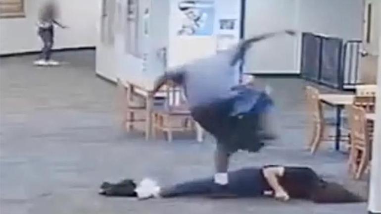 120 kiloluk öğrencisi tarafından dövülen öğretmenin hayatı karardı