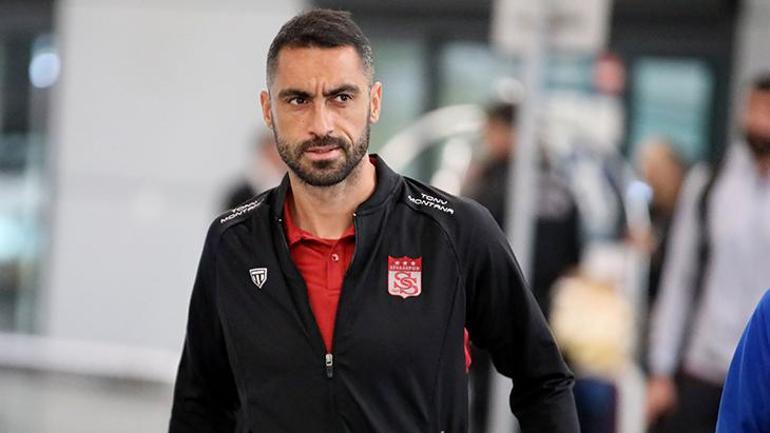 Galatasaraydan Süper Ligin yıldızına transfer kancası Resmi açıklama geldi