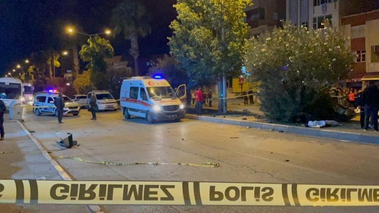 Adanada korkunç kaza Otomobil ikiye bölündü: 3 ölü, 2 yaralı